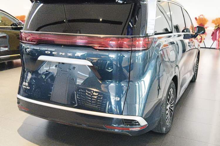 Used Denza D9 2022 DM-i 970 Four-Wheel Drive Flagship Model
