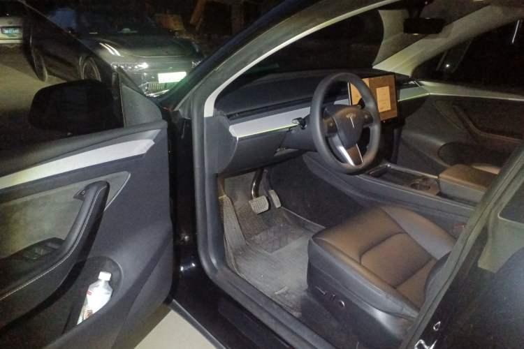 Used Tesla Model Y 2023 Long-Range All-Wheel-Drive Version Driver Seat