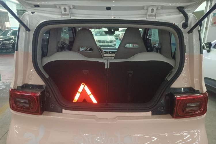 Used Wuling Hongguang MINIEV 2022 Easy Version Lithium-NMC Trunk