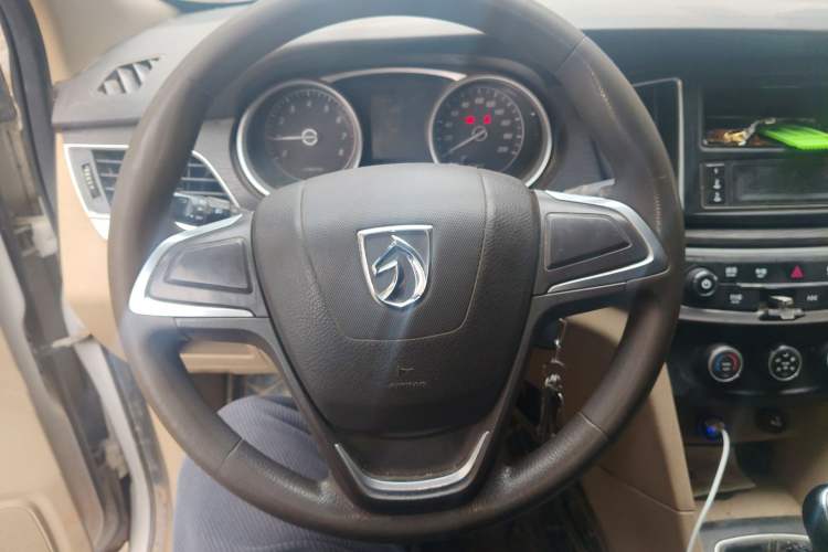 Used Baojun 730 2016 1.5L Manual Value Edition 8 Seats China V Emission Standard Steering Wheel