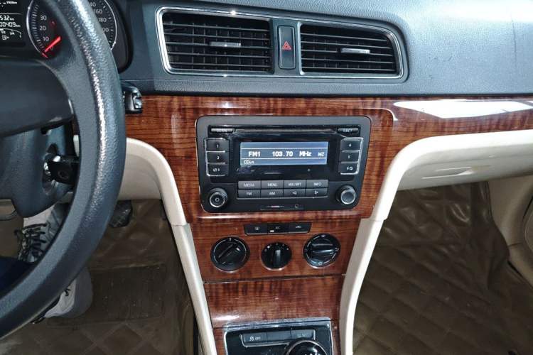 Used Volkswagen Lavida 2013 1.4TSI Manual Comfort Edition