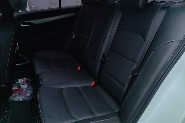 Used Geely Auto Emgrand 2019 Leading Edition 1.5L Manual Luxury Model China VI Standard Left Rear Seat