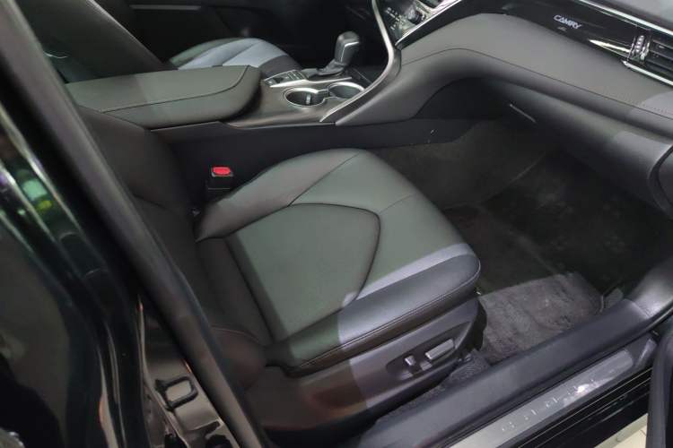 Used Toyota Camry 2021 2.5G Luxury Edition Right Front Seat