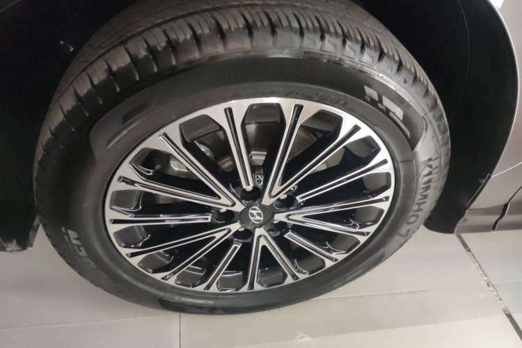 Used Hyundai Custo 2024 270TGDi LUX Prestige Edition
