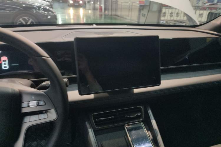 Used BYD Qin L 2025 DM-i Smart Drive 80KM Leading Model Audio And AC Panel