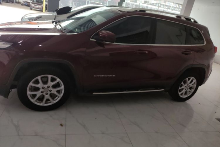 Used Jeep Cherokee 2016 2.0L Superior Edition