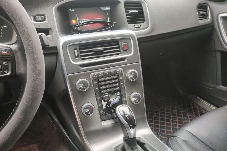 Used Volvo S60 2016 S60L T5 Intelligent Drive Edition Audio And AC Panel