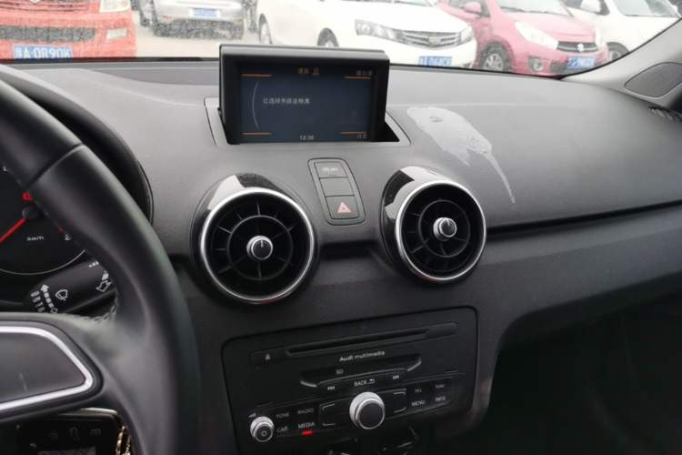 Used Audi A1 2014 30 TFSI Sportback Fashion Model Audio And AC Panel