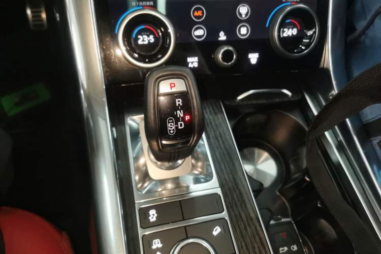 Used Land Rover Range Sport 2021 3.0 L6 YAO Black Edition Gear Lever