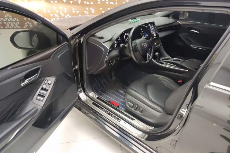 Used Toyota Avalon 2019 2.5L Touring Premium Version China VI Standard Driver Seat