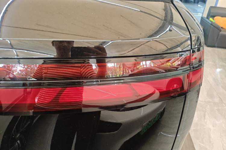 Used Denza N9 2025 Flagship Model Right Rear Taillight