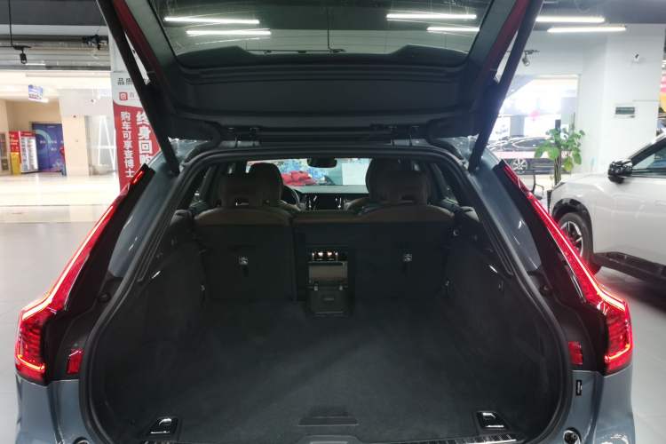 Used Volvo V90 2022 Cross Country B5 AWD Smart Range Edition
