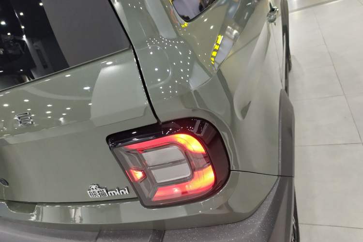 Used Geely Galaxy Panda 2025 210km Panda Rider Right Rear Taillight