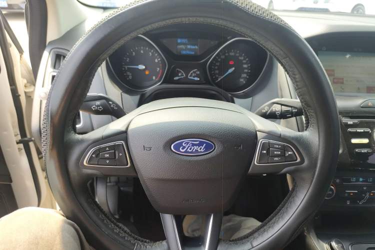 Used Ford Focus 2017 Sedan 1.6L Automatic Fashion Edition Smart Drive Version Steering Wheel