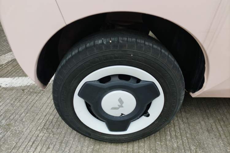 Used Wuling Hongguang MINIEV 2022 Macaron Premium Model – Lithium Iron Phosphate Right Rear Wheel Hub