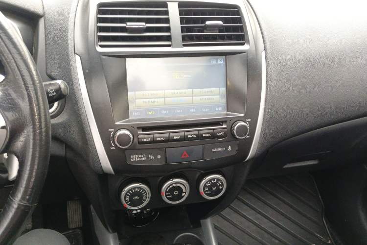 Used Mitsubishi ASX 2011 2.0 L Two-Wheel Drive XuanYi Version Audio And AC Panel