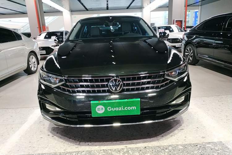 Used Volkswagen Magotan 2025 Revised Version Zhongxiang Edition 330TSI DSG Luxury Trim Front