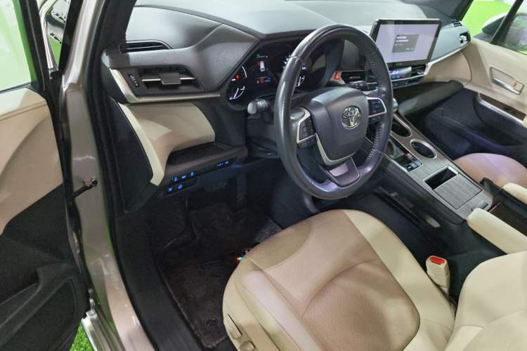 Used Toyota Sienna 2021 2.5L Hybrid Luxury Edition
