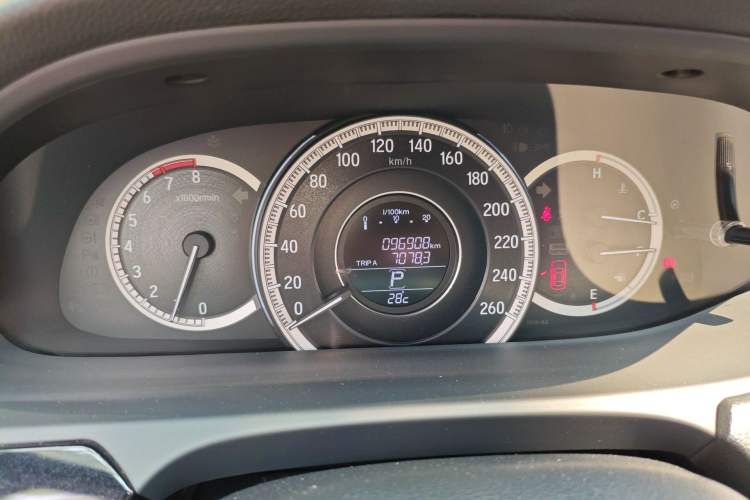 Used Honda Accord 2016 2.0L Comfort Edition Odometer Close Up