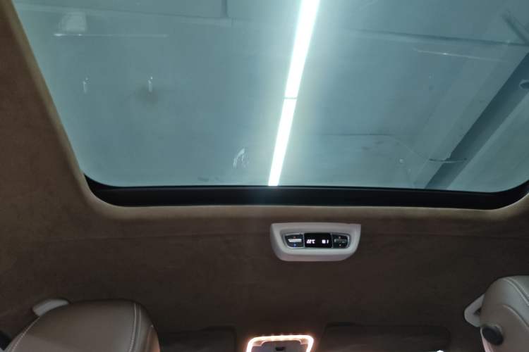 Used Mercedes-Benz V-Class 2017 V 260 Avantgarde Edition Headliner