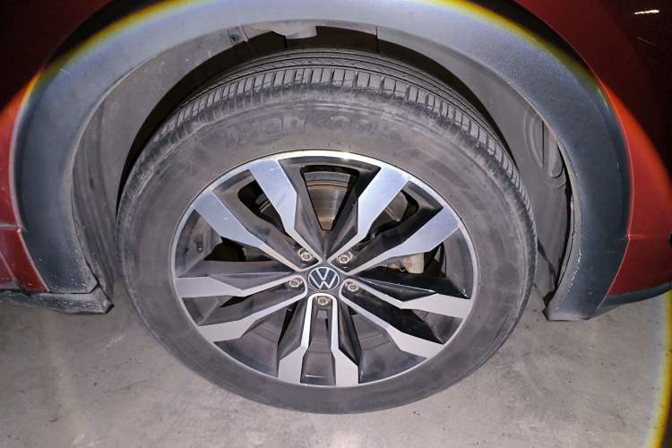 Used Volkswagen Tacqua 2020 1.5L Automatic R-Line Right Front Wheel Hub