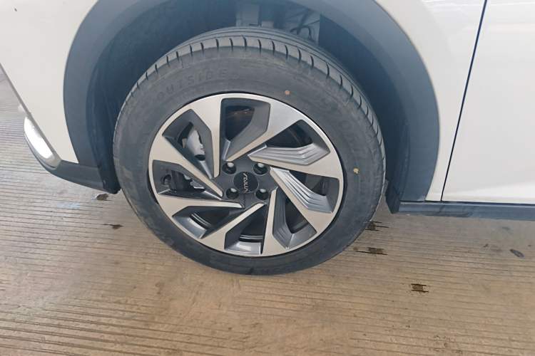 Used Dongfeng Aeolus Yixuan GS 2021 230T Automatic Star-Chasing Edition Left Front Wheel Hub