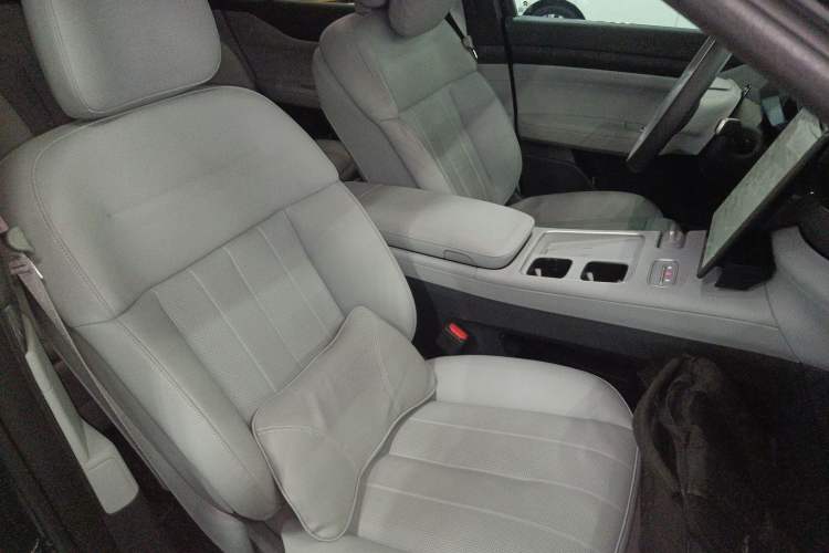Used Nio ES8 2024 75 kWh Executive Edition Right Front Seat