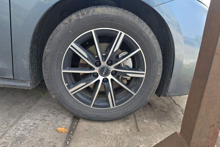 Used BYD Seal 06 New Energy 2024 DM-i 80KM Prestige Model Right Front Wheel Hub