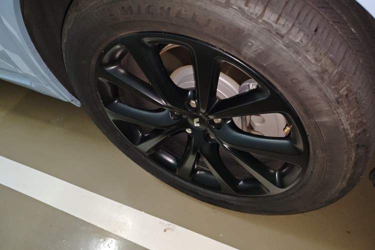 Used Li Auto ONE 2020 Extended-Range 6-Seater Version Right Front Wheel Hub