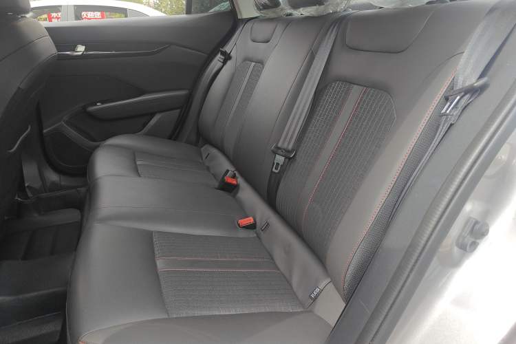 Used Dongfeng Aeolus Yixuan 2021 230T Automatic ZuiFeng Edition Left Rear Seat