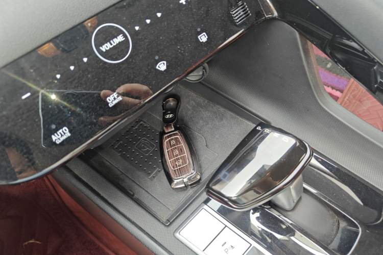 Used Hyundai Elantra 2022 1.5L CVT LUX Prestige Edition Vehicle Key