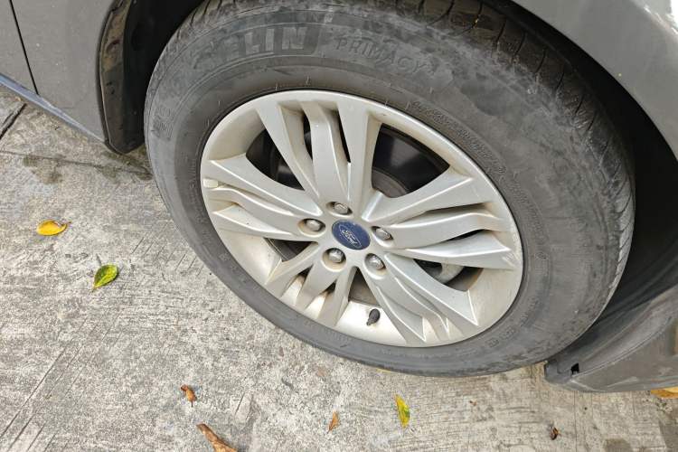 Used Ford Focus 2012 Hatchback 1.6L Automatic Comfort Model Right Front Wheel Hub