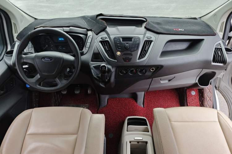 Used Ford Transit 2019 2.0T Diesel Multi-Purpose Commercial Vehicle Short Wheelbase Mid-Roof Design 6-Seater China VI Standard
