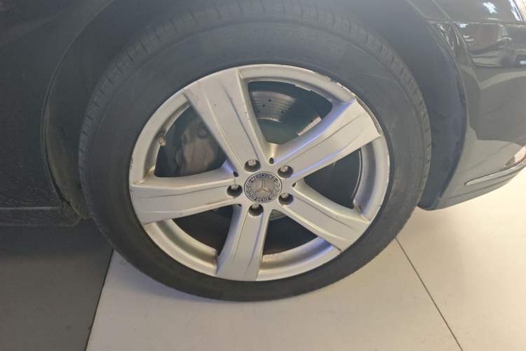 Used Mercedes-Benz S-Class 2012 S 300 L Prestige Grand Edition Right Front Wheel Hub