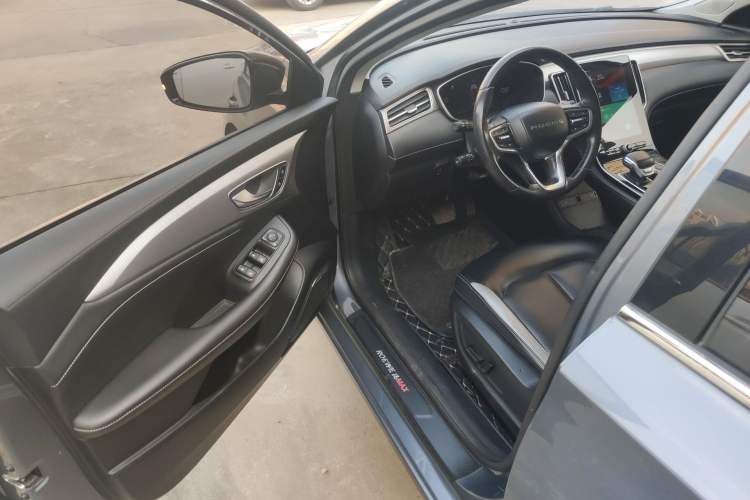 Used Roewe i6 MAX 2020 300TGI Automatic Cool & Stylish Skyroof Edition