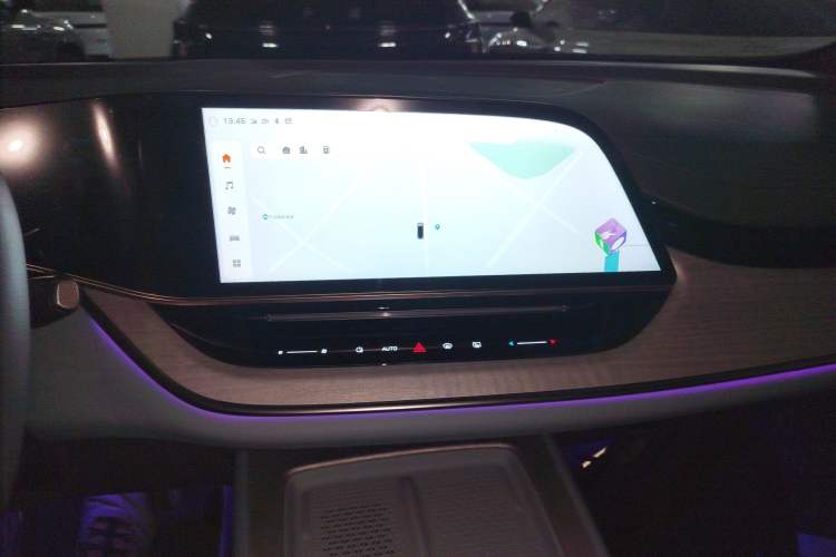 Used Hongqi Tiangong 08 2025 680 Ultra Four-Wheel-Drive Version Audio And AC Panel