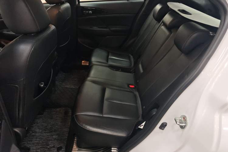 Used Mitsubishi Eclipse Cross 2019 1.5T CVT Two-Wheel Drive Dream Edition China VI Standard
