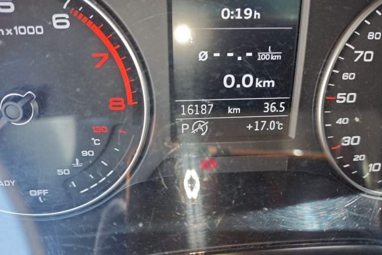 Used Audi Q2L 2020 35 TFSI Fashion Dynamic Model Odometer Close Up