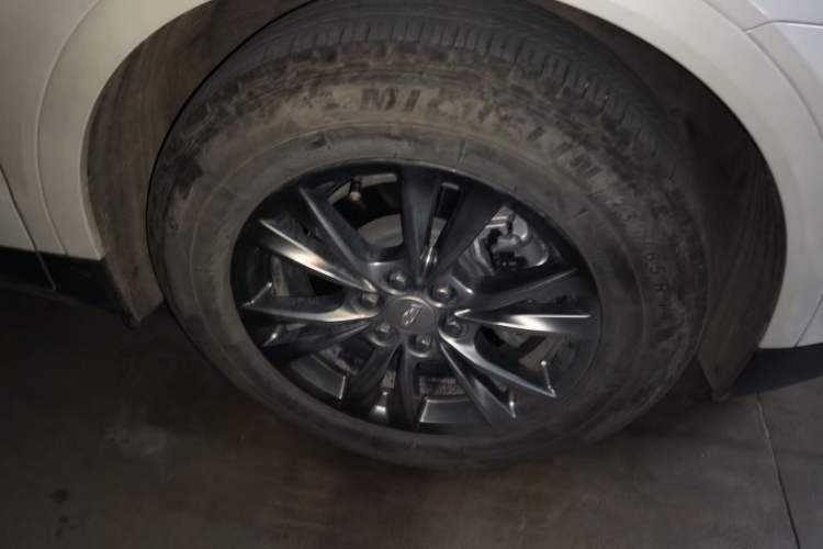 Used Cadillac XT5 2021 2.0T Four-Wheel Drive Luxury Version Right Front Wheel Hub