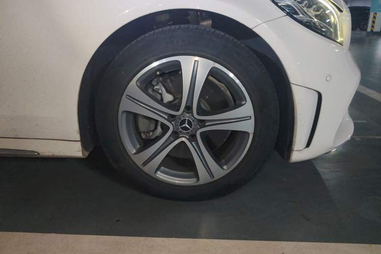 Used Mercedes-Benz C-Class 2019 Restyled C 260 L Sport Edition Right Front Wheel Hub