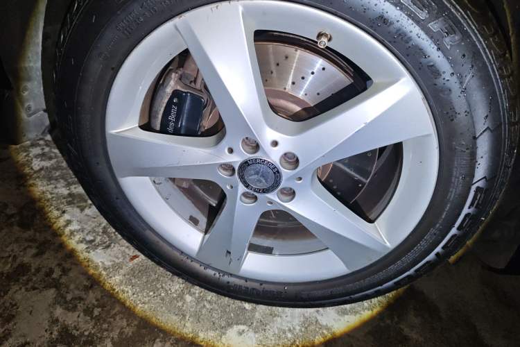 Used Mercedes-Benz M-Class 2012 ML 350 Sport Edition Right Front Wheel Hub