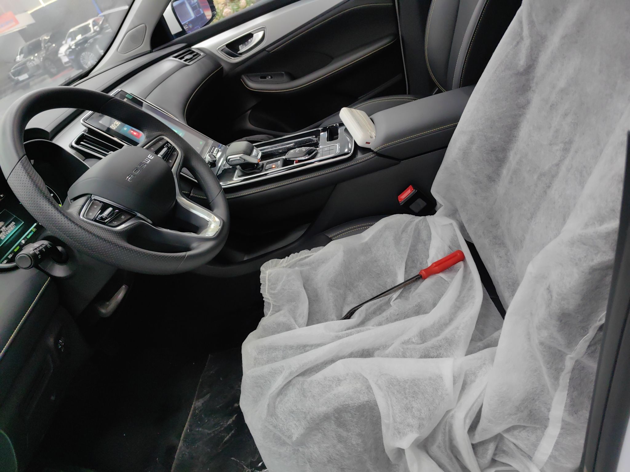 المقاعد الأمامية داخل السيارة