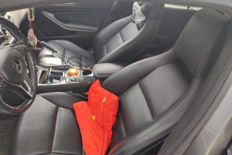 Used Mercedes-Benz GLA 2015 GLA 220 4MATIC Fashion Model Left Front Seat