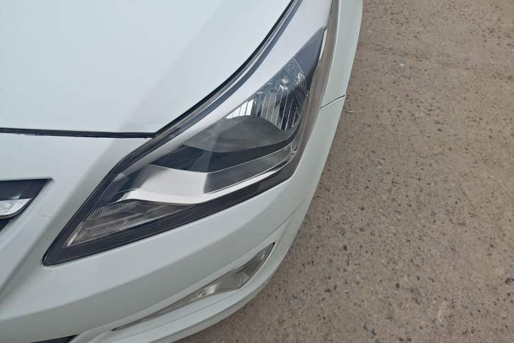 Used Hyundai Verna (older generation) 2014 1.4L Automatic Smart GLS Left Front Headlight