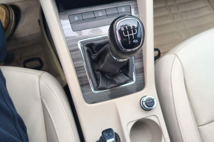 Used Skoda Octavia 2015 1.6L Manual Yijun Edition