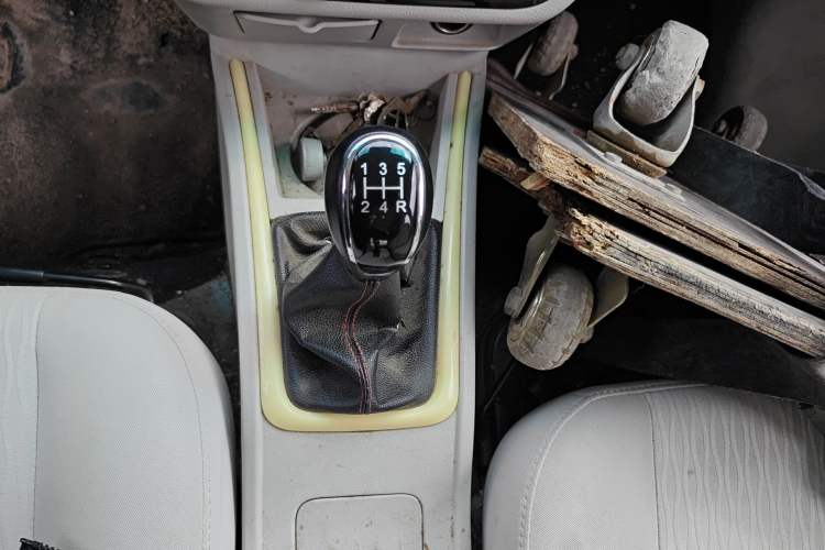 Used Jinbei Hiace X30 2023 1.5L Wealthy-Style Passenger Van 5/6/7-Seater Non-Air-Conditioned Version SWC15M Gear Lever