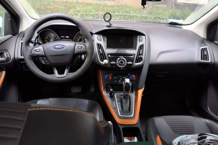 Used Ford Focus 2017 Hatchback EcoBoost 180 Automatic Sport Model Center Console