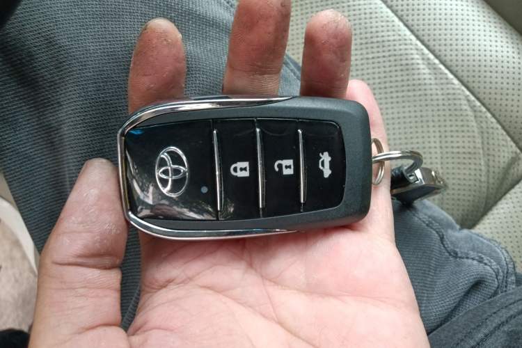Used Toyota Camry 2011 240G Classic Anniversary Edition Vehicle Key