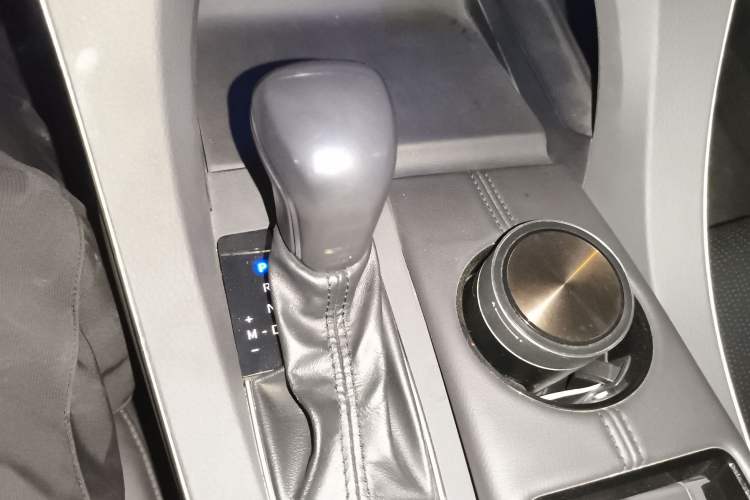 Used Toyota Avalon 2019 2.0L Luxury Edition China VI Standard
