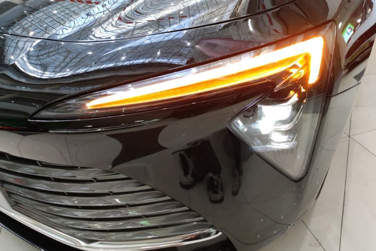 Used Buick LaCrosse 2024 28T Luxury Edition Left Front Headlight